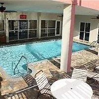 Holiday Inn Express&Suites Lakel& 