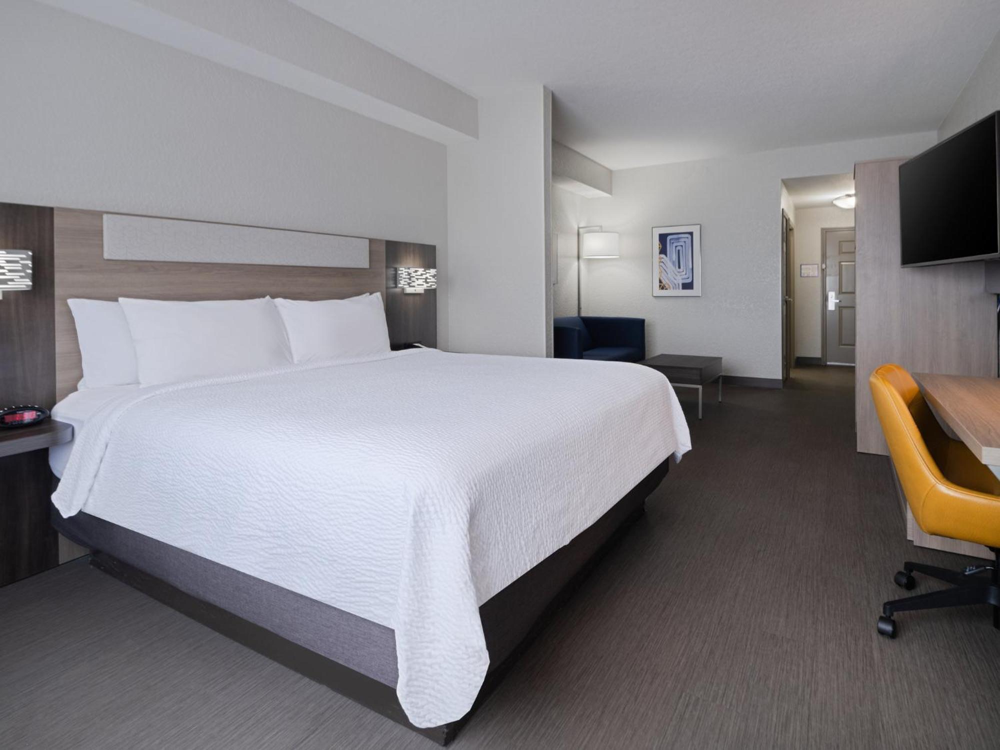 Holiday Express & North I-4 By Ihg Hotel 3*