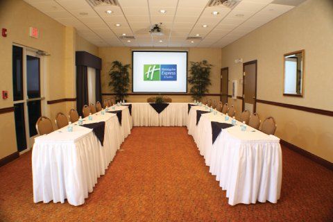Hotel Express & North I-4 By Ihg 3*